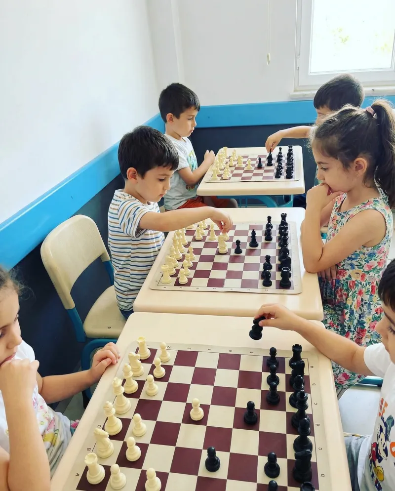Işıktepe mahallesi anaokulu çocuklar bahçede